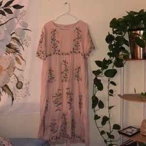 XL Flowy pink embroidered dress